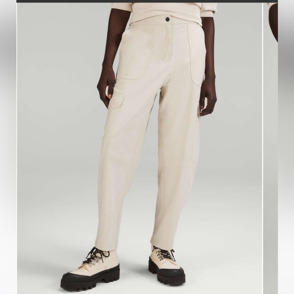Lululemon Light Utilitech Cargo Pocket High-Rise Pant
Natural Ivory size 27 - Picture 1 of 12